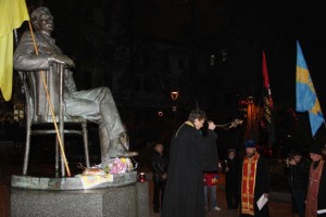 7.На панахиді в Києві. Отець Дмитро (Каран)._8801