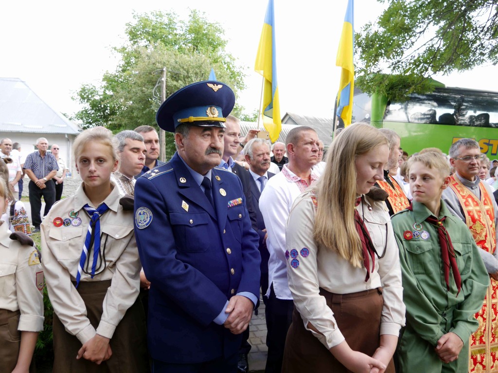 КРАСНЕ 10 ЛIТ ПО СМЕРТI КУКА 141