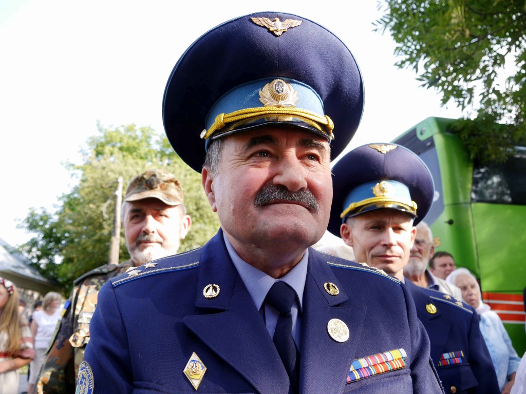 КРАСНЕ 10 ЛIТ ПО СМЕРТI КУКА 175