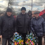 Перед покладанням квітів