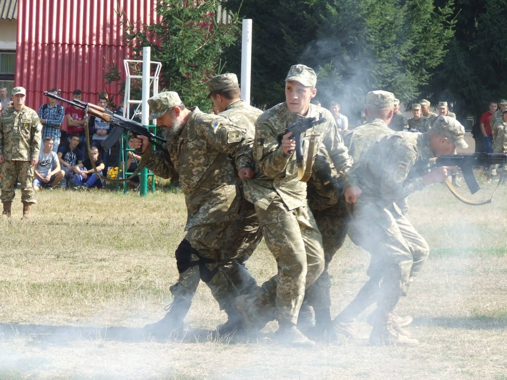 Микола МАМЧУР  разом з бійцями під час вишколу